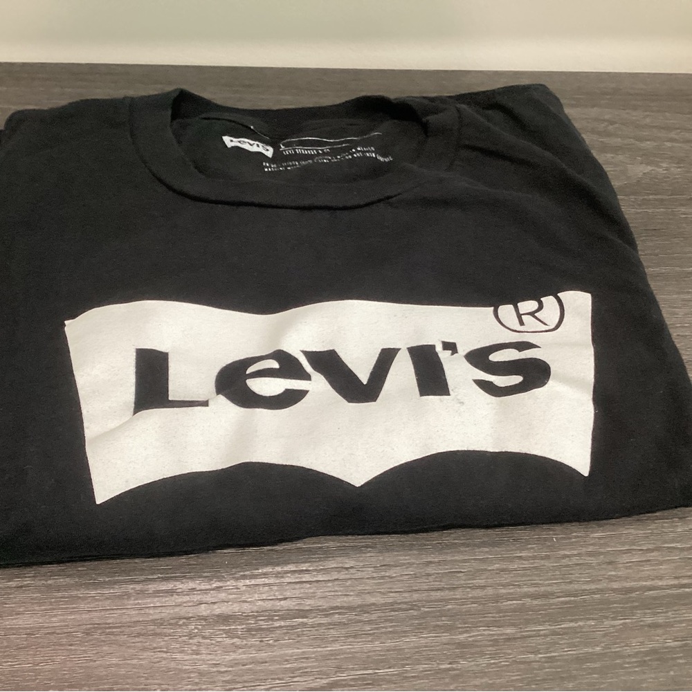 V Levi’s men’s short sleeve crew neck graphic logo t shirt size L. Pre-owned - Picture 1 of 2